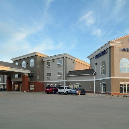 Hotel Ramada By Wyndham Weyburn Exterior foto