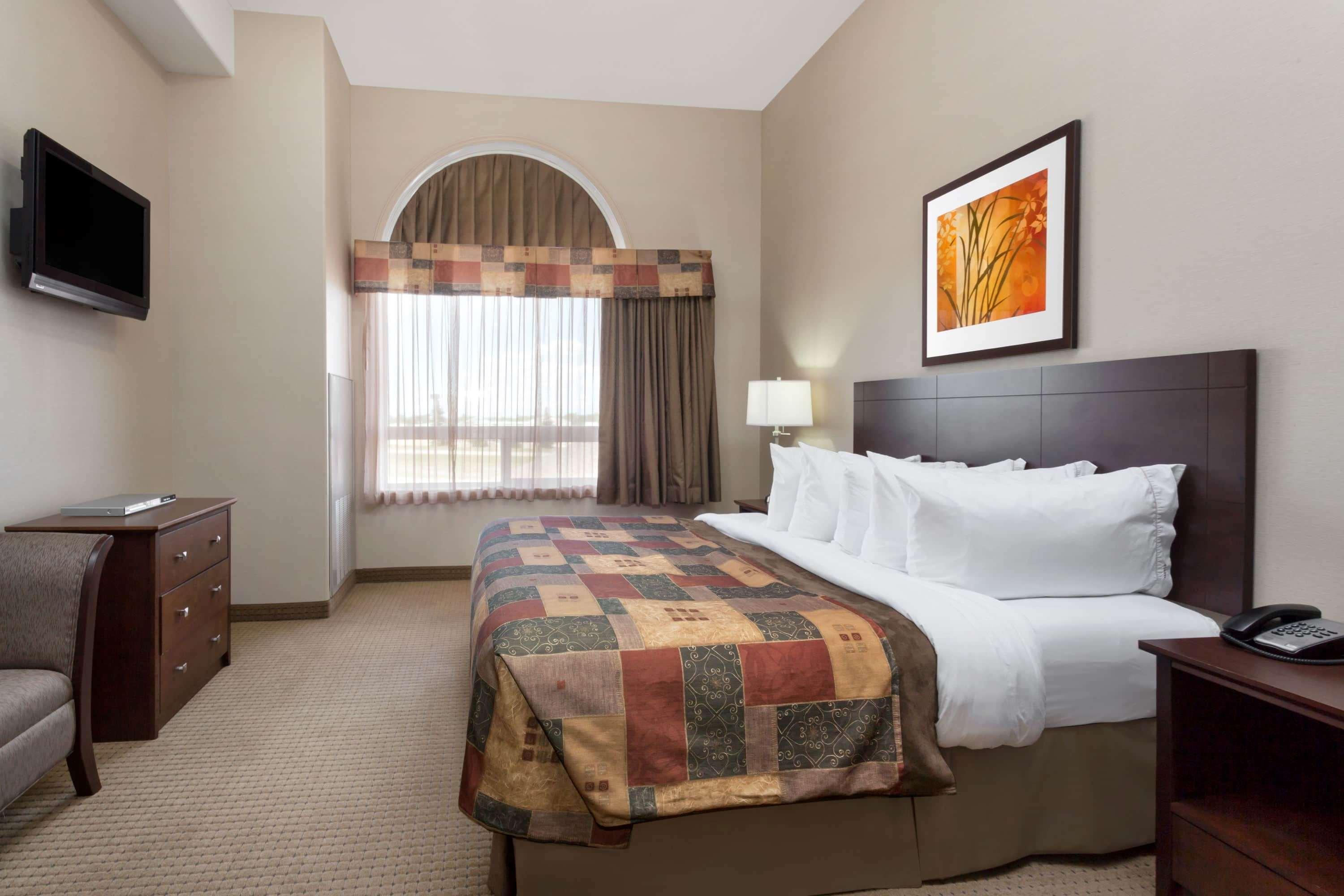 Hotel Ramada By Wyndham Weyburn Exterior foto
