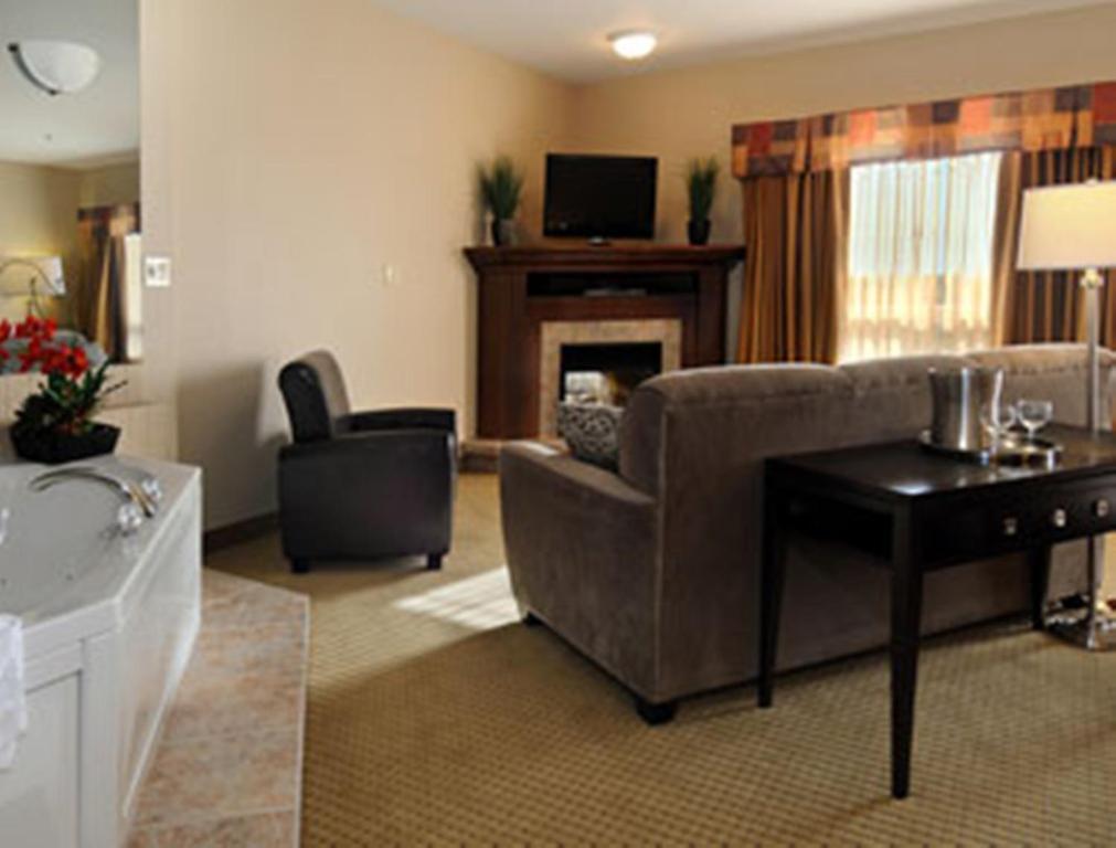 Hotel Ramada By Wyndham Weyburn Habitación foto