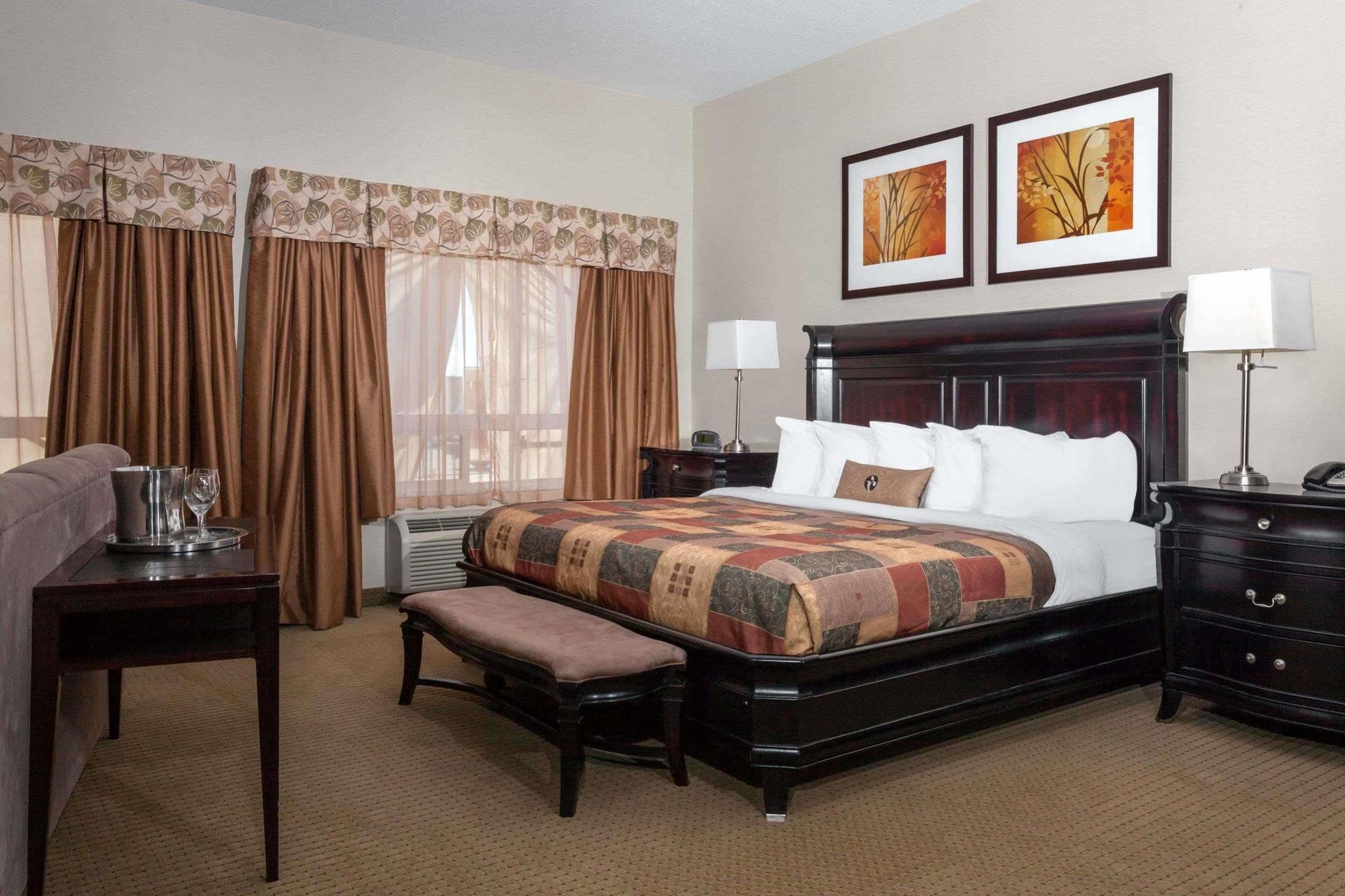 Hotel Ramada By Wyndham Weyburn Exterior foto