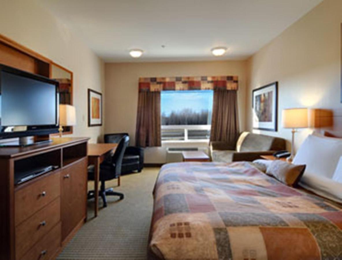 Hotel Ramada By Wyndham Weyburn Habitación foto