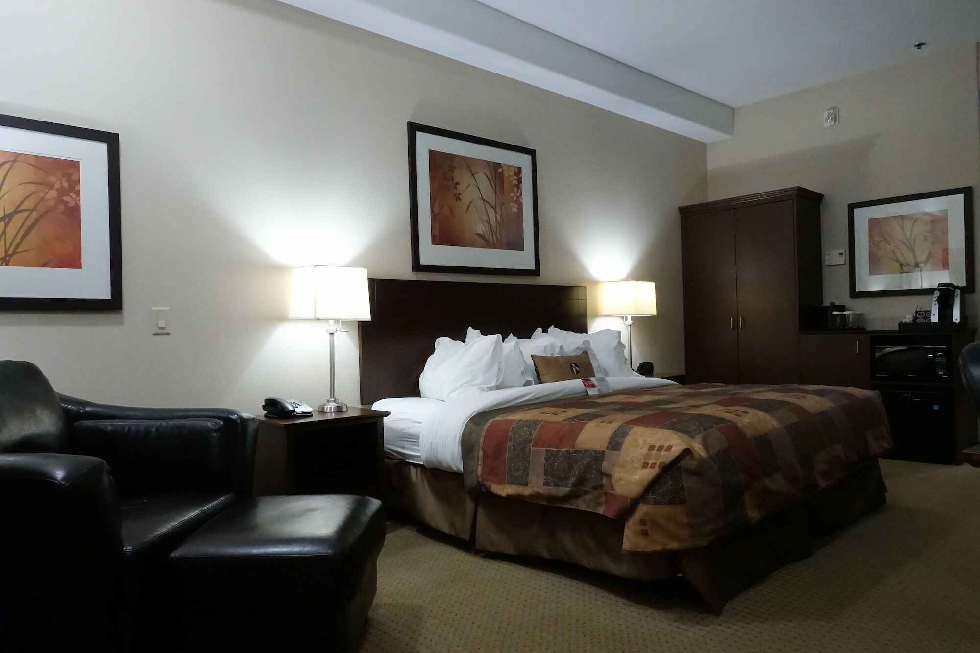 Hotel Ramada By Wyndham Weyburn Exterior foto